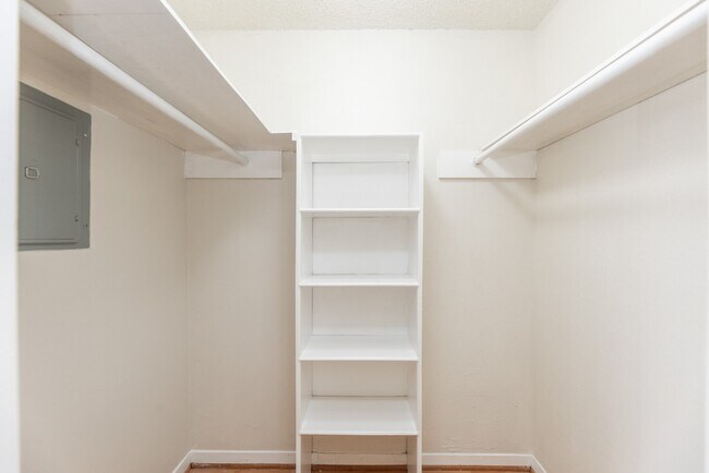 Building Photo - 3742 Thistlemont Dr