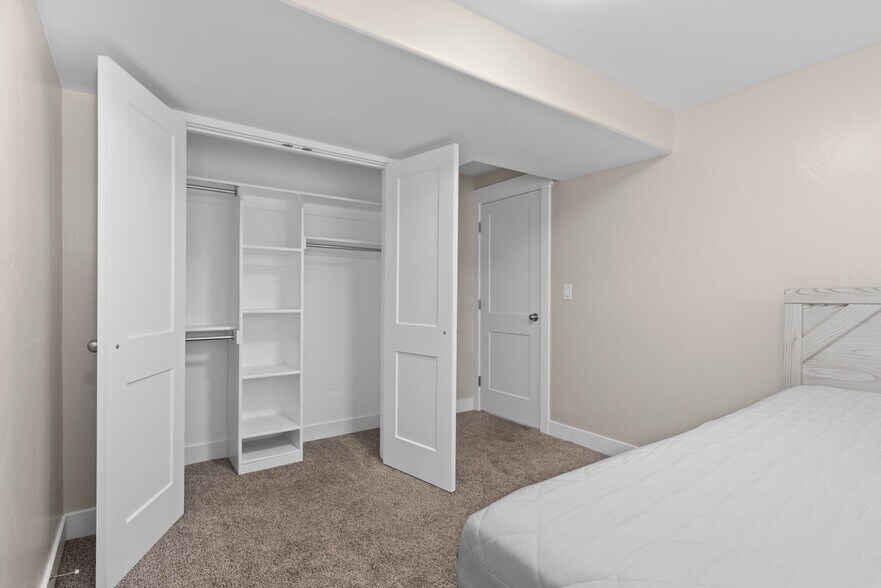 Building Photo - 10454 S Golden Willow Dr