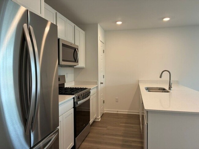 Building Photo - Brand New 3 Bedroom - 2.5 Bath Condo in Union Grove
