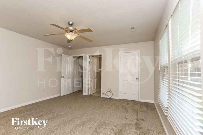 Building Photo - 517 Glengarry Ct