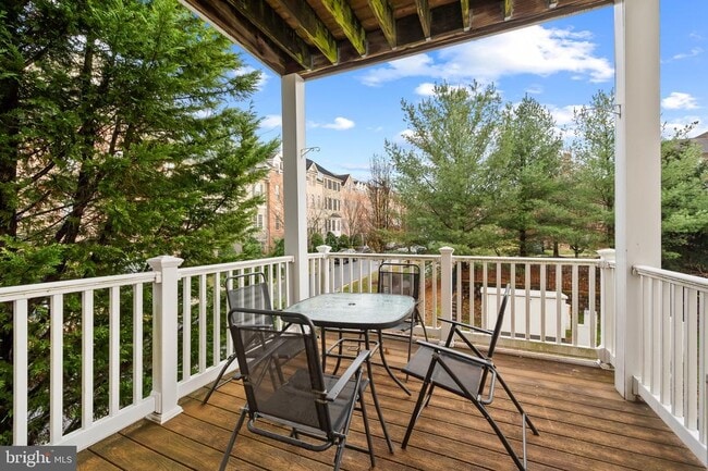 Building Photo - 589 Odendhal Ave