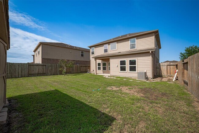 Building Photo - 5123 Oak Briar Ln