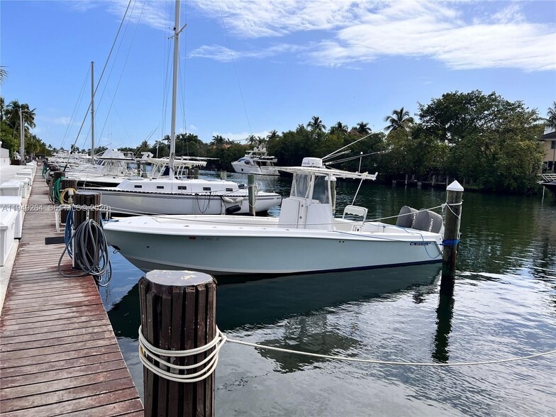 Building Photo - 100 Edgewater Dr