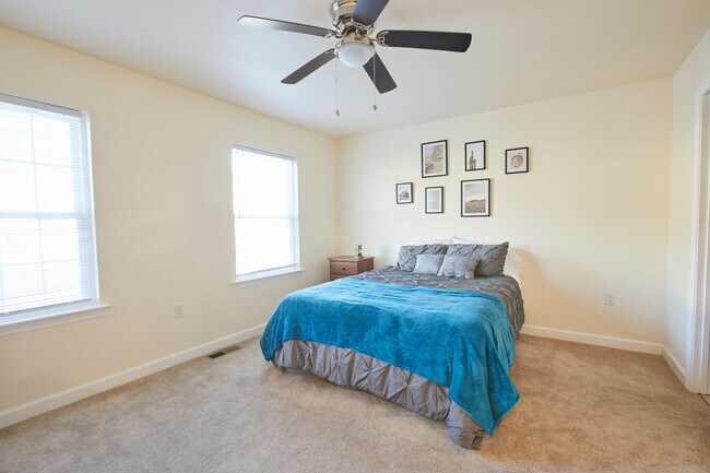 Building Photo - 518 Aisha Way