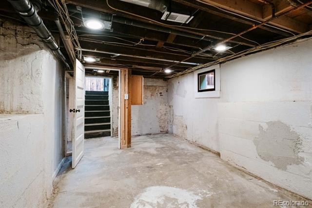 Building Photo - 1701 E 36th Ave