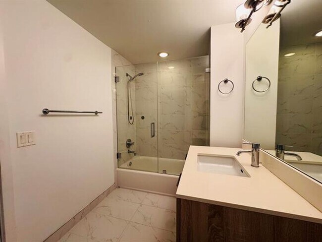 Building Photo - 16385 Biscayne Blvd