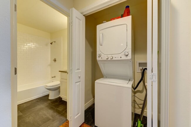 Building Photo - 1811 Walnut St