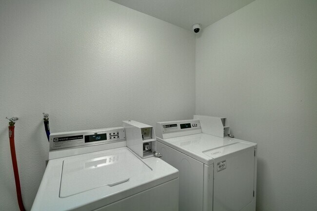 Building Photo - 2Bd/1Ba Bellevue Condo