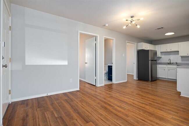 Building Photo - 1204 Hillyer St