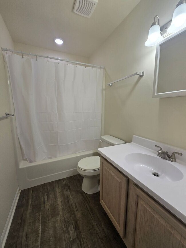 Building Photo - 1958-MF2-E4