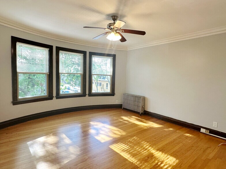 Building Photo - 4859 N Kenneth Ave