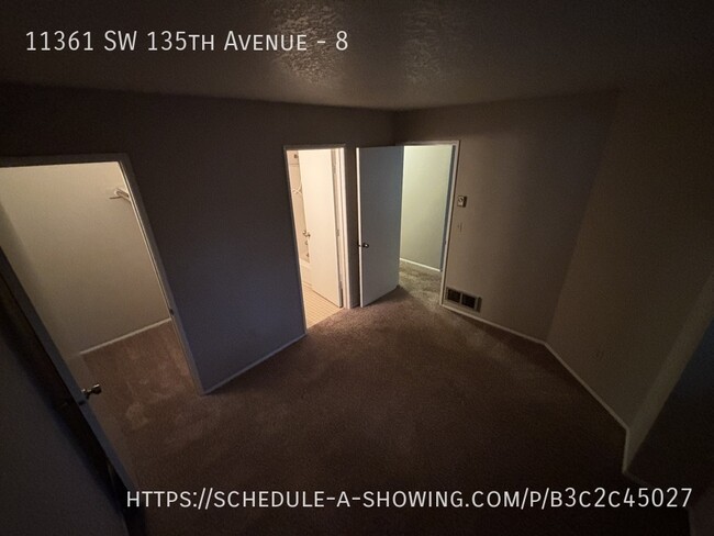 Building Photo - 2 BD 2BA 1000 sq ft w/ GARAGE, W/D hk up, ...