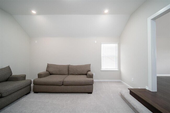 Building Photo - 4715 Hollow Tree Dr