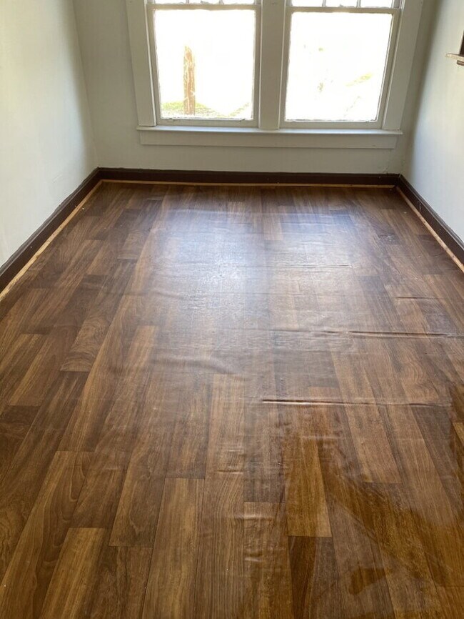 Building Photo - "Charming 2-Bed Home with Hardwood Floors in Laurens, SC!"