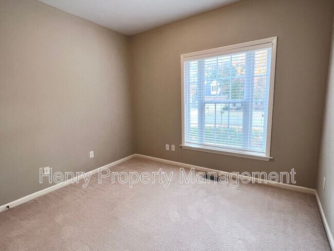 Building Photo - 109 Kindred Way