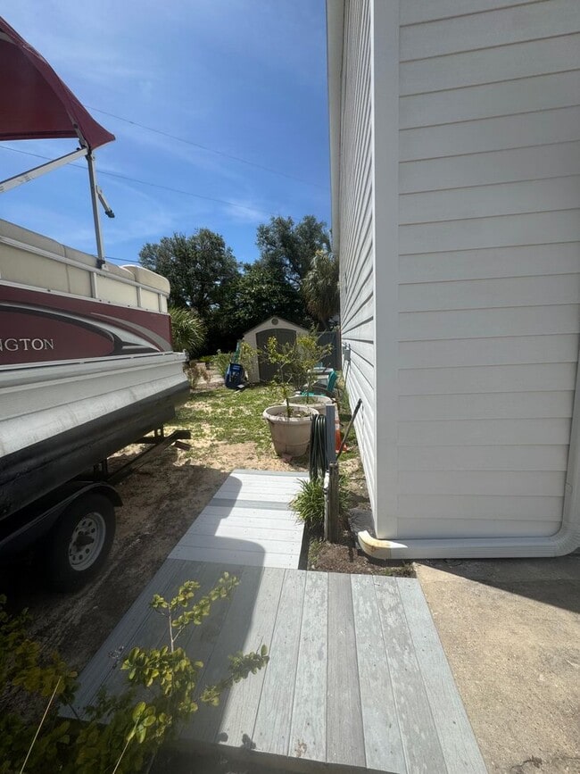 Building Photo - 6545 N Lagoon Dr