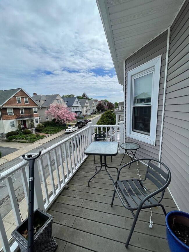 Building Photo - 17 Mapleton St