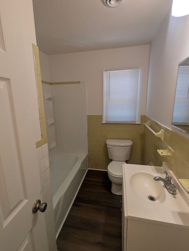 Building Photo - 313-313 Hurdle Dr