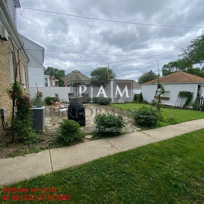 Building Photo - 2922 S 48th St