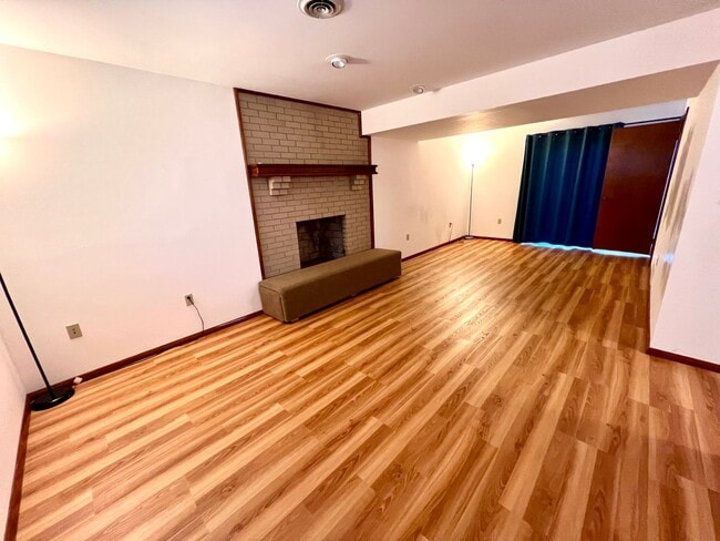 Building Photo - Apple Hill Community - 3 Bedroom 2 Bathroom - Beautiful Home for Rent!