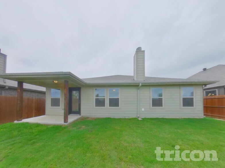 Building Photo - 2557 Hadley St