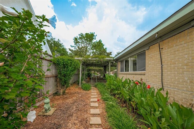 Building Photo - 3610 Glen Haven Blvd