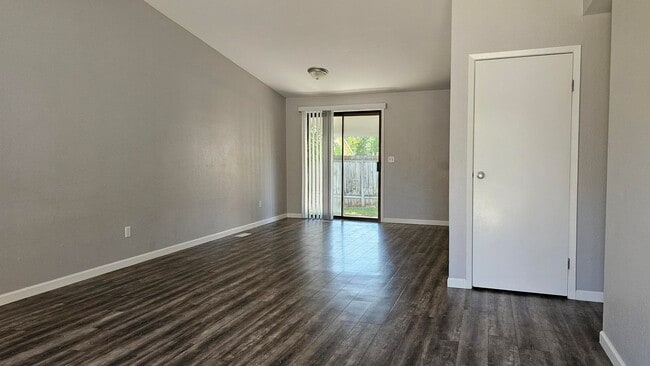 Building Photo - Lovely Single-Story 3-Bed, 2 Bath House in Nampa!