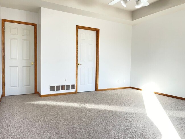 Building Photo - Northwest Omaha Gem: 2,700 Sq Ft, 3-Bedroom, Walk-Out Finished Basement, Fenced Yard, 3-Car Garag...