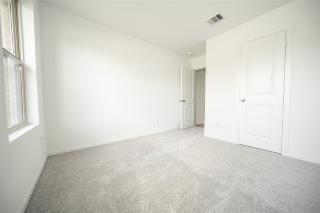 Building Photo - 9919 Oakheath Blf Dr