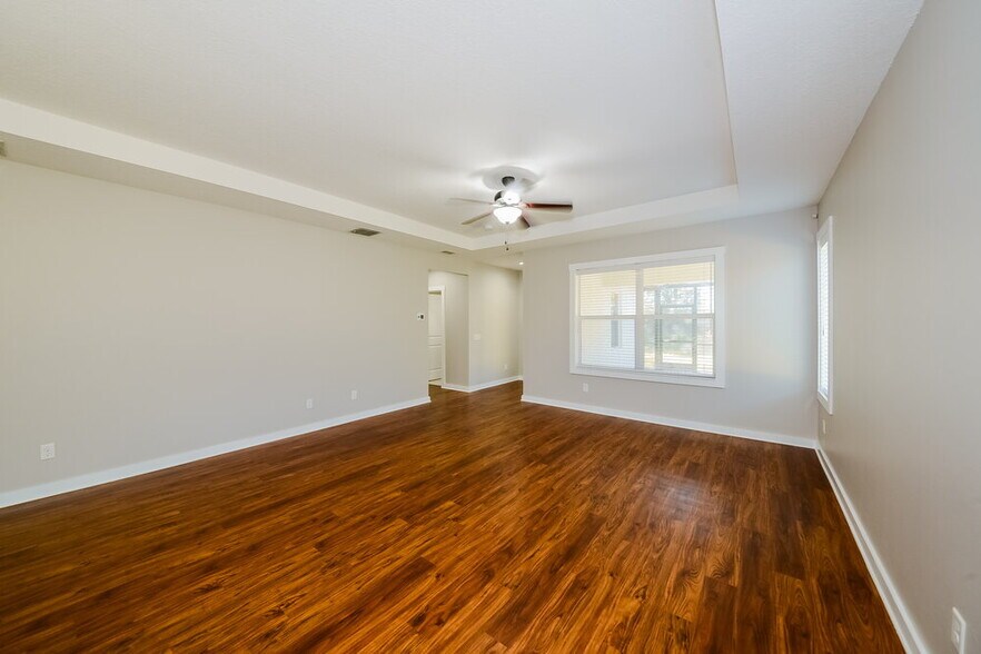 Building Photo - 11826 Forest Park Cir