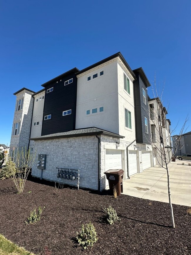 Building Photo - 6454 Pinnacle Peak Ln