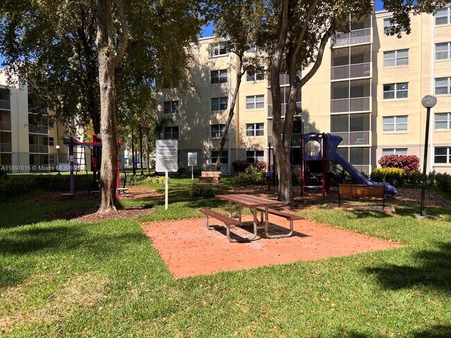 Building Photo - 8290 Lake Dr