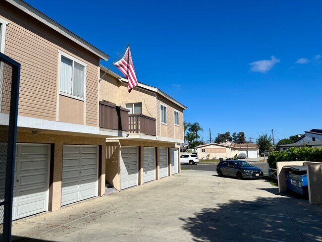 Building Photo - 702 Jay Cir