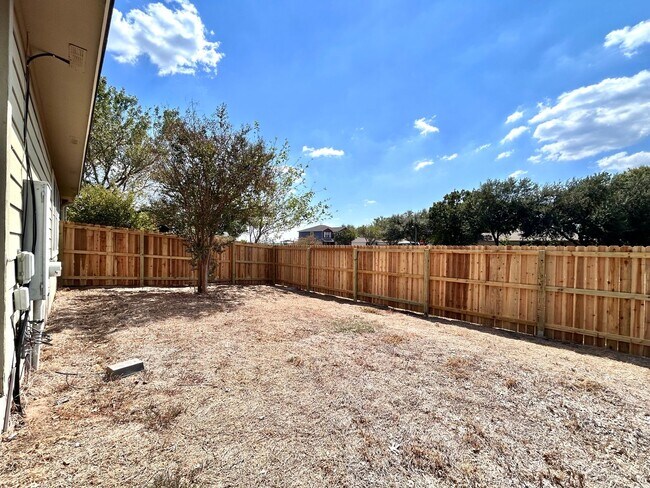 Building Photo - 3 Bed | 2 Bath – Cozy One-Level Home with ...