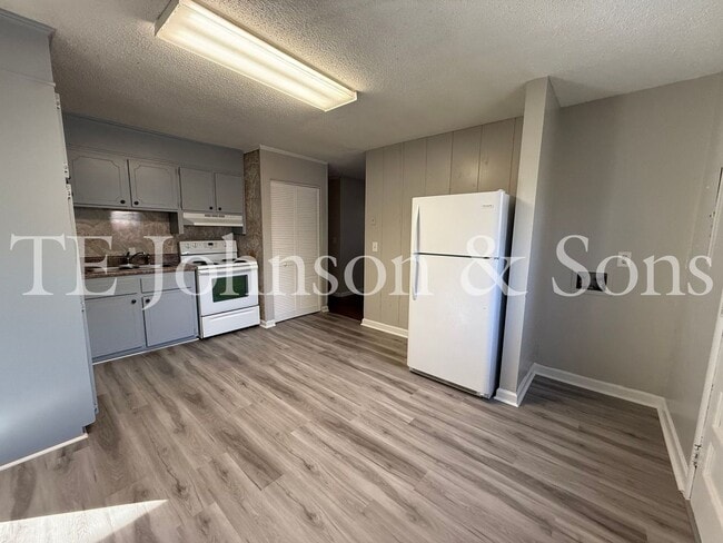 Building Photo - Charming 3BR/2BA Home with Hardwood Floors, Bonus Room & Outdoor Living