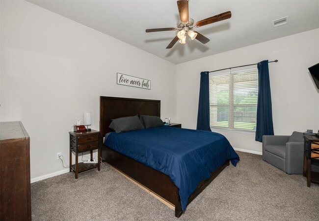 Building Photo - 2125 Stubbs Dr