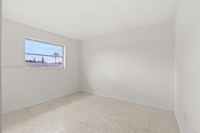 Building Photo - 1621 NW 13th Ave