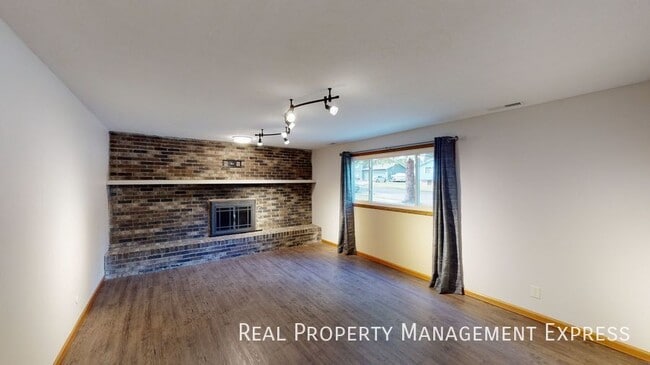 Building Photo - 3 Bed 3 Bath Home in Sioux Falls!