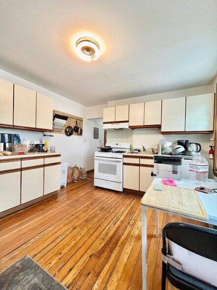 Building Photo - 45 Litchfield St