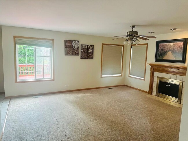 Building Photo - 360 Thomas Dr