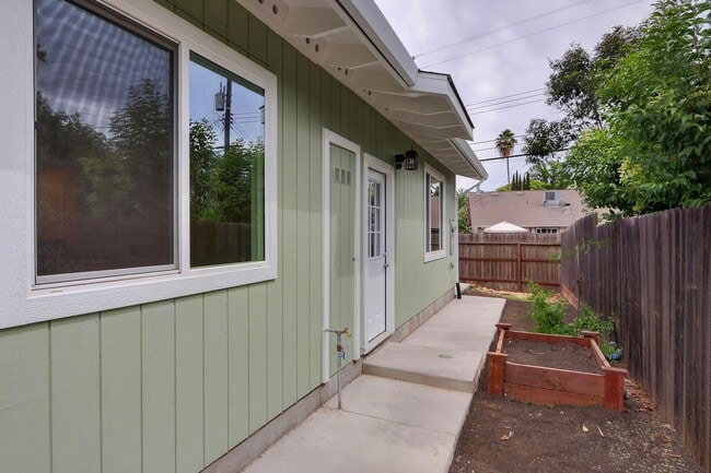 Building Photo - 1 Bed / 1 Bath | Arden-Arcade Anchored Tiny Home Available Now