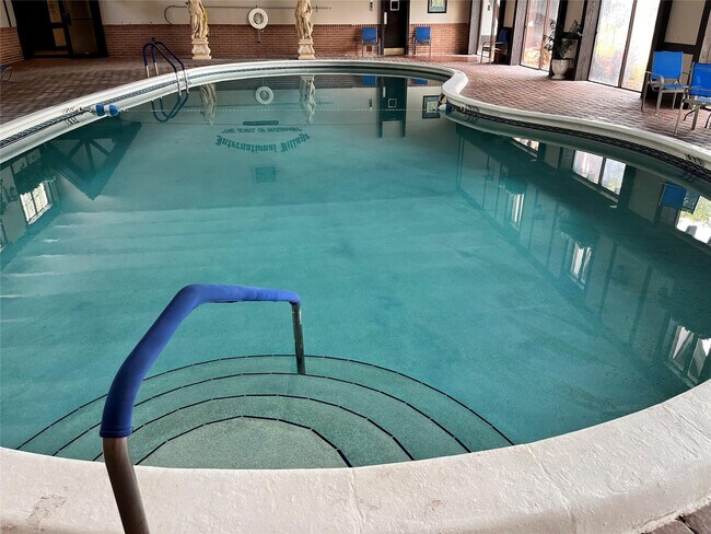 Building Photo - 3670 Inverrary Dr