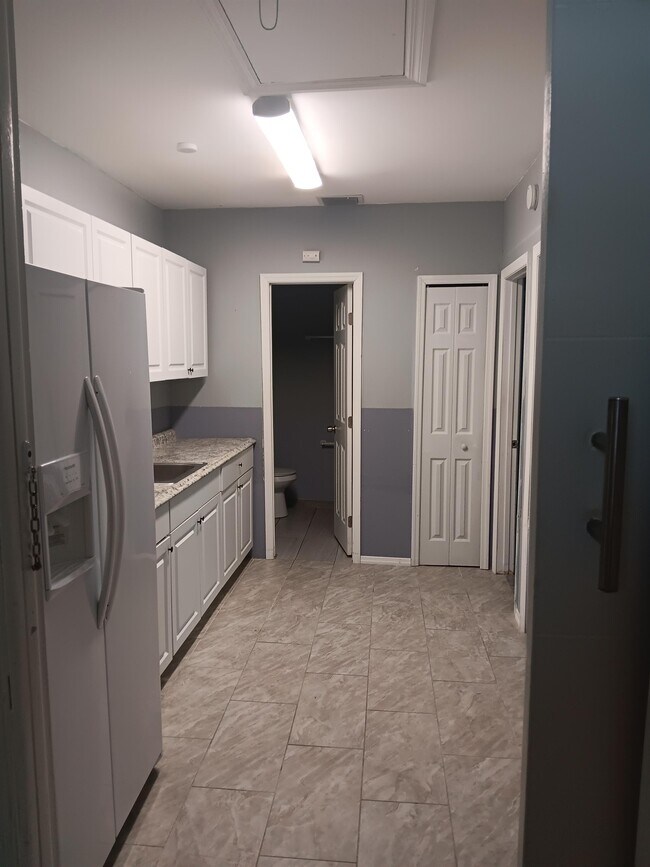 Building Photo - 2321 Irlo Dr