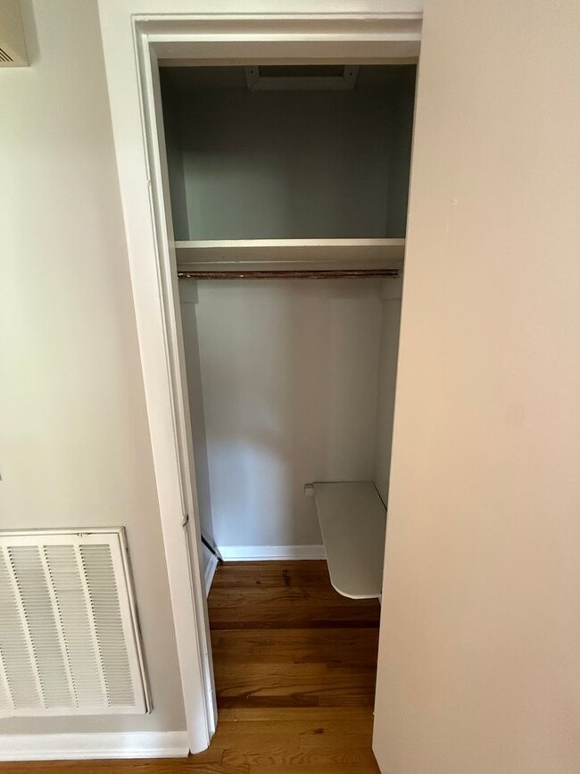 Building Photo - 3BR Brick Home with Beautiful Hardwood Floors