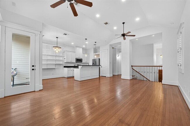 Building Photo - 1042 W 25th St