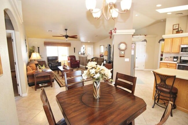 Building Photo - Furnished 3 Bedroom - 2 Bath Pool Home