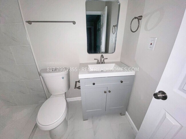 Building Photo - 6318 Sloan St