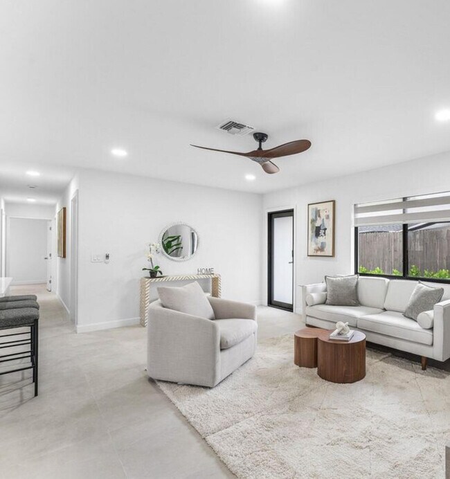 Building Photo - 608 SE 2nd Ave