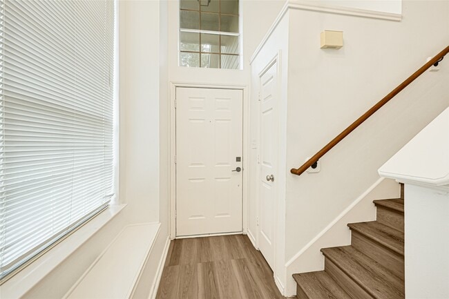 Building Photo - 146 S Walden Elms Cir