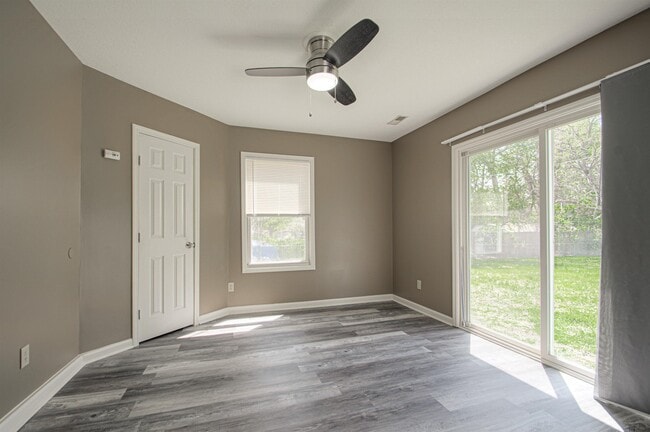 Building Photo - 6905 E 112th St